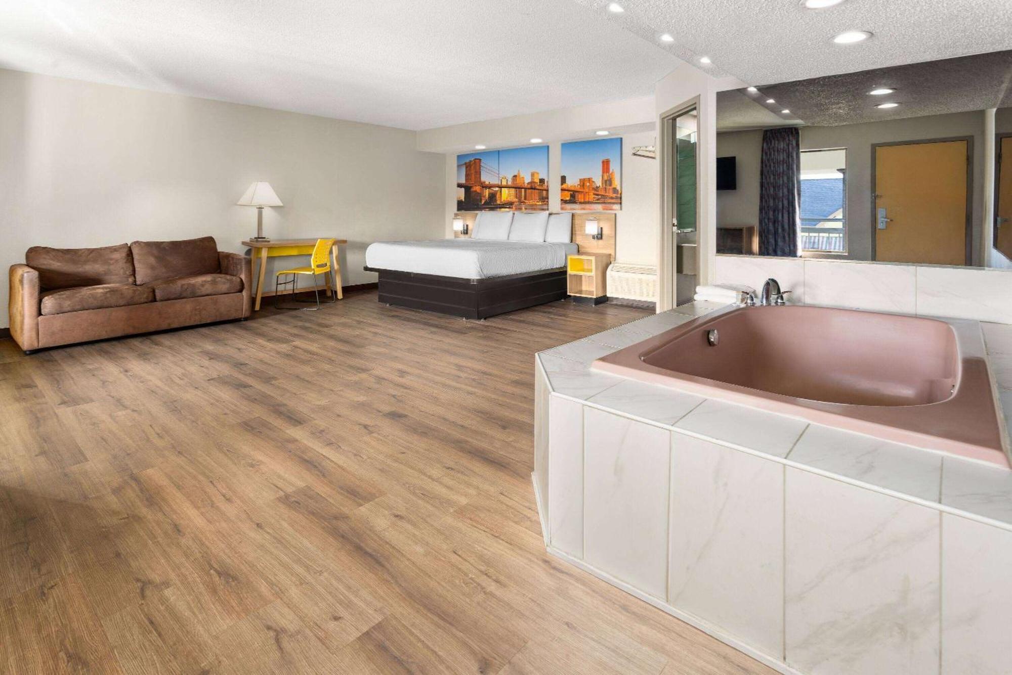 Days & By Wyndham 3* Albany