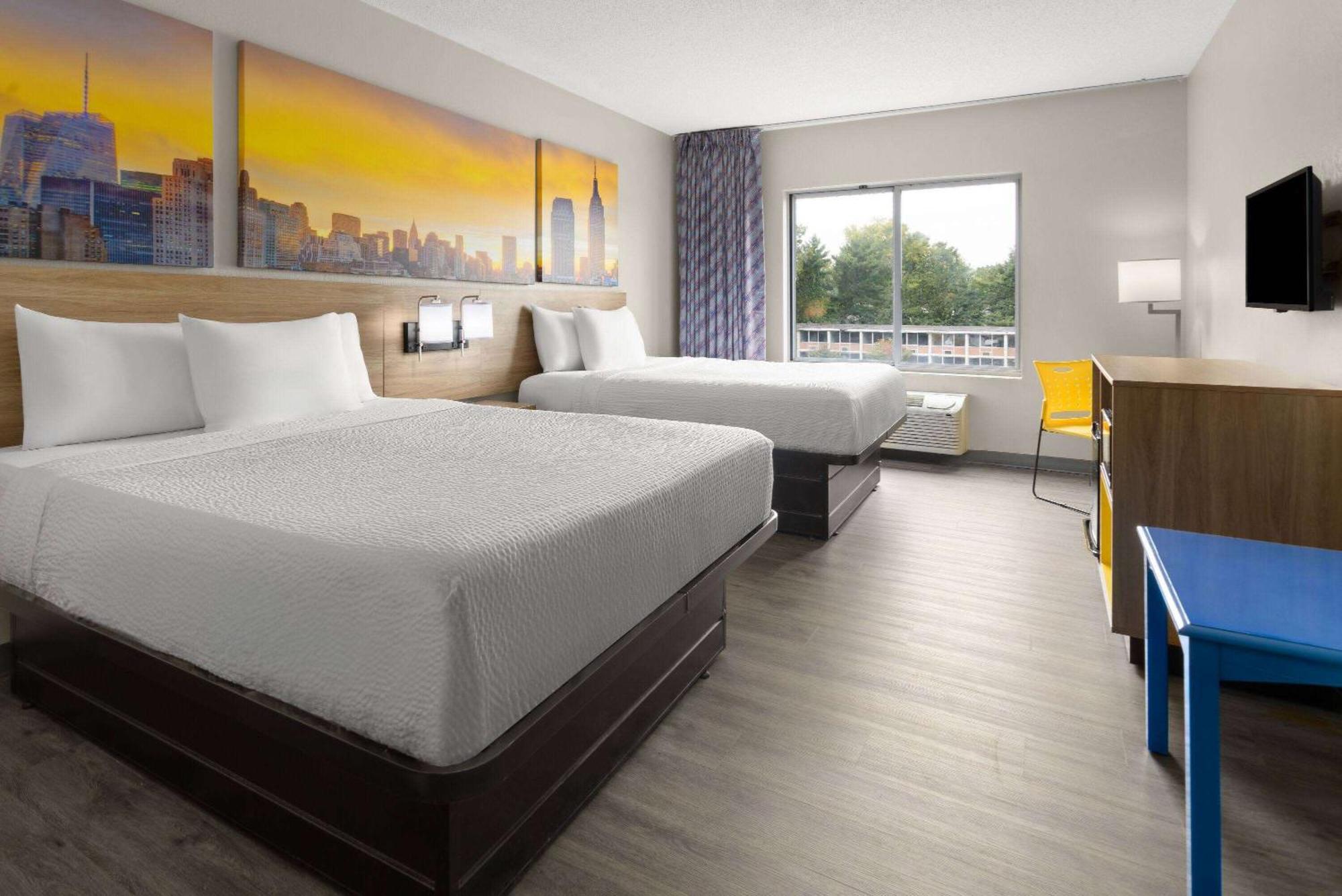 Hotel Days & By Wyndham