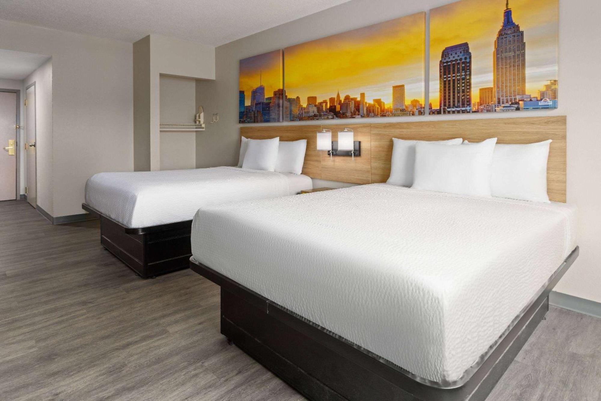 Hotel Days & By Wyndham