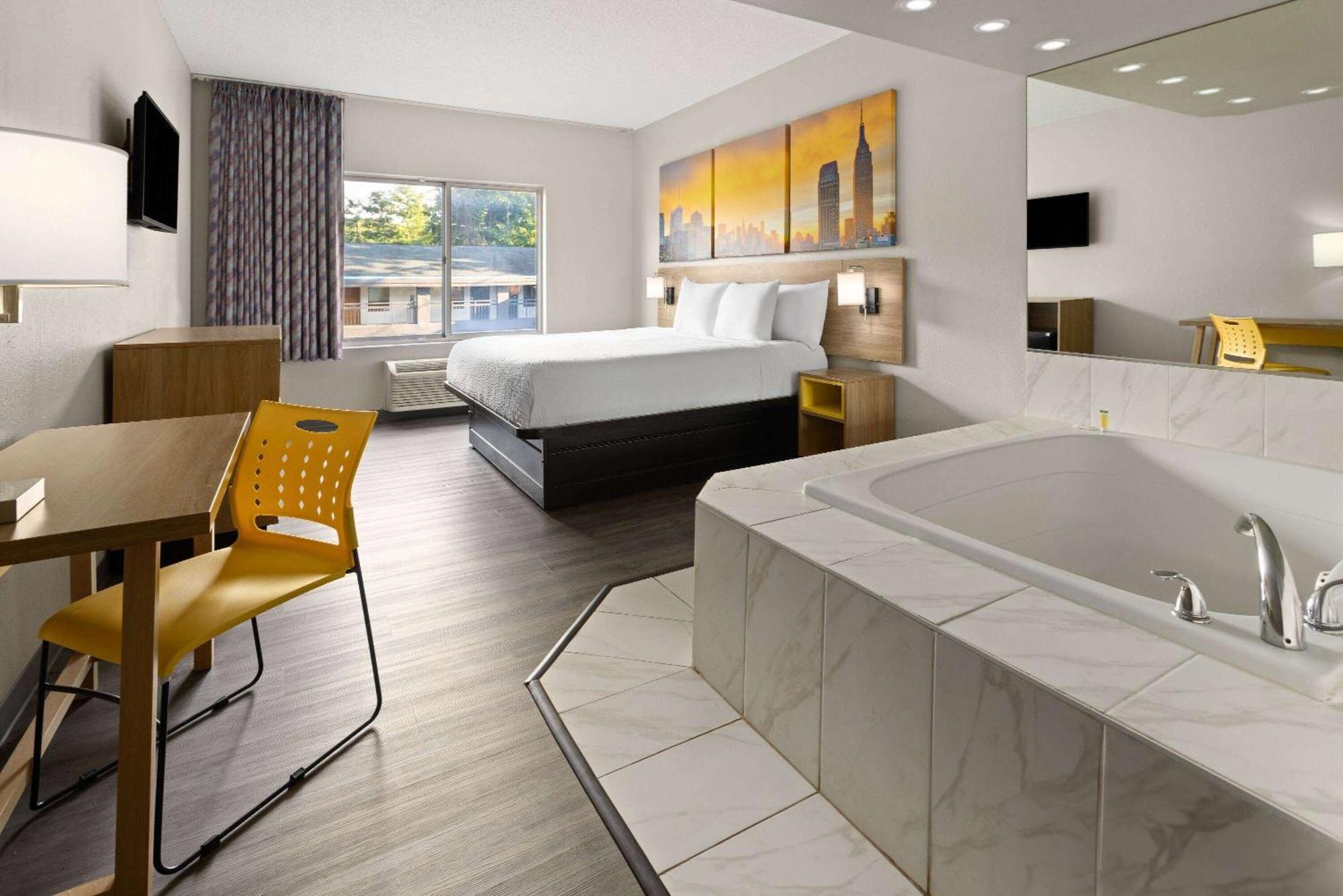 Hotel Days & By Wyndham Albany