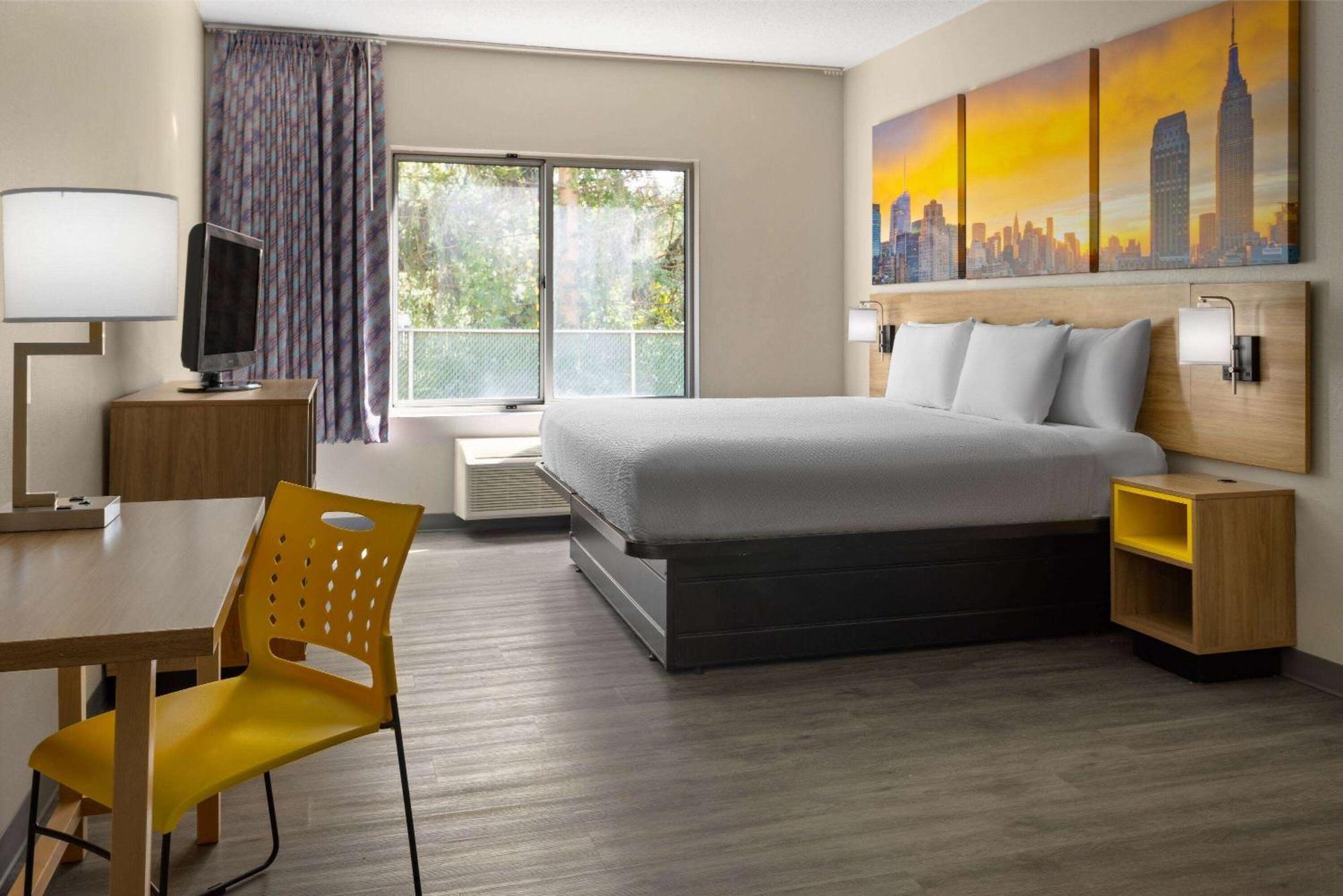 Days & By Wyndham 3* Albany