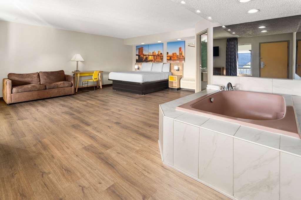 Days & By Wyndham Hotel 3*