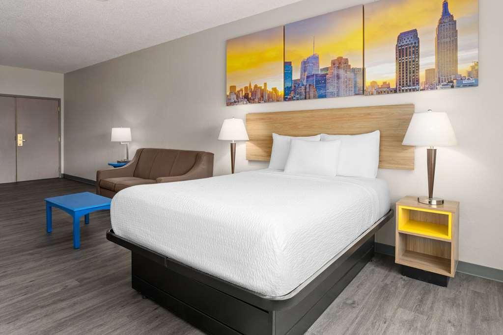 Hotel Days & By Wyndham