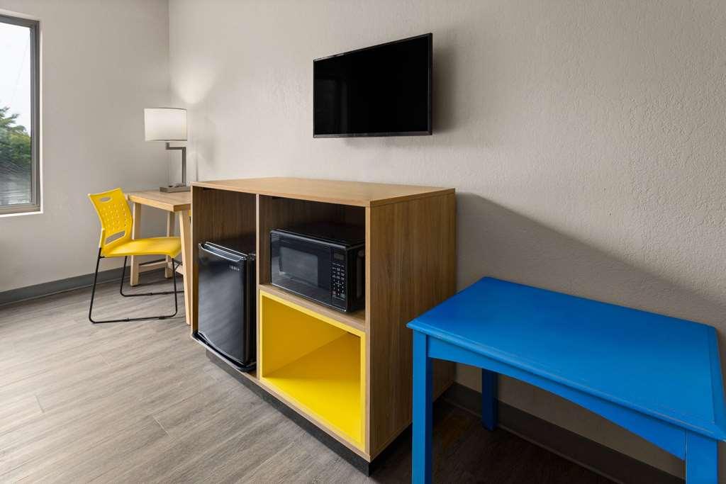 Days & By Wyndham Hotel Albany